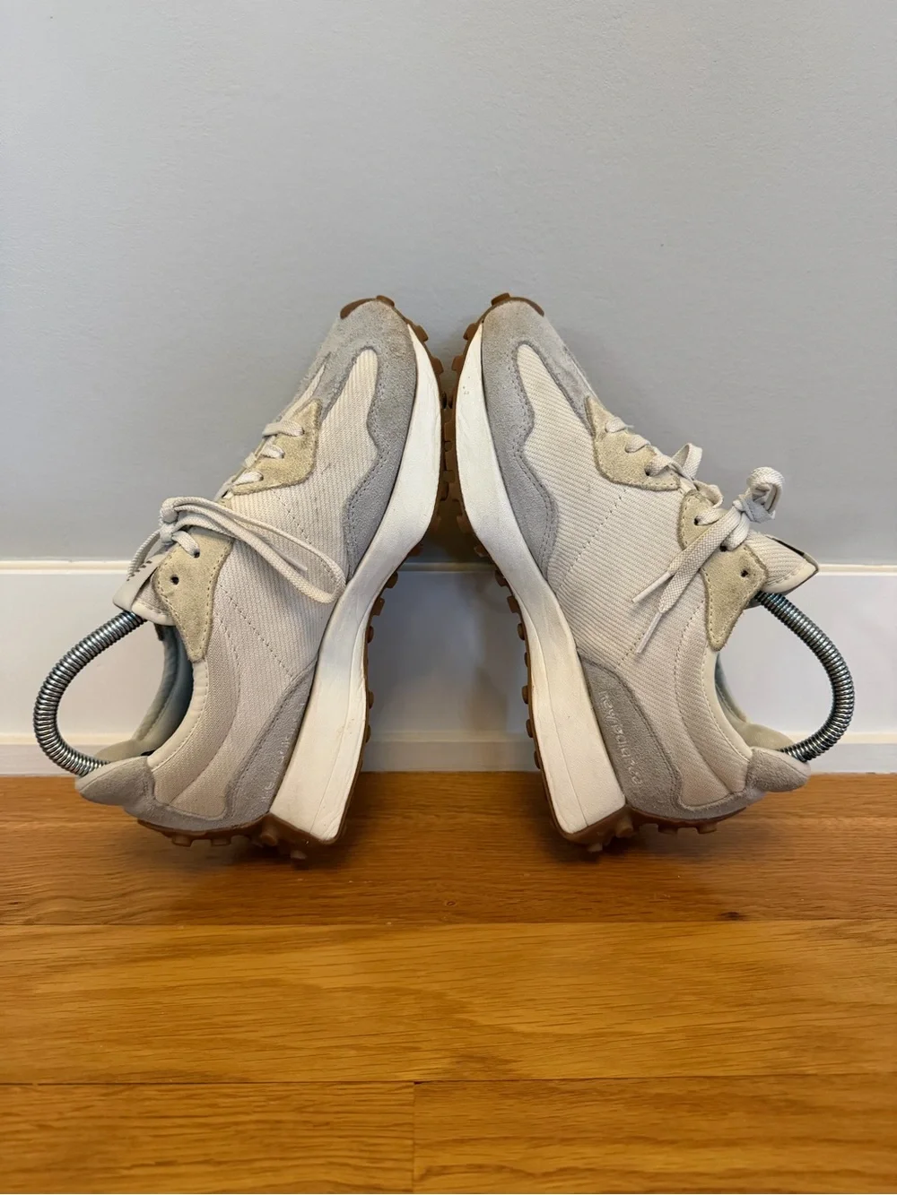 New Balance 327 Shoes Womens Size 7.5 White Suede Gum Athletic Sneakers WS327DRT